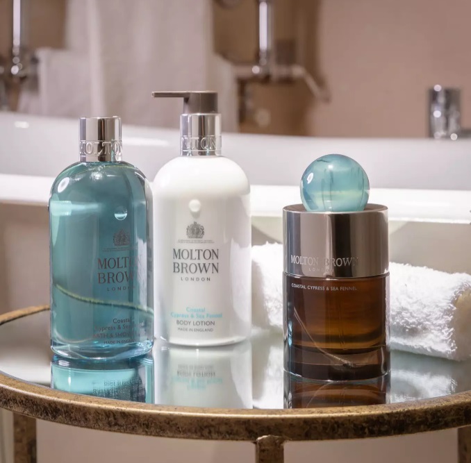 Molton Brown Coastal Cypress & Sea Fennel Lozione Corpo 300 ml - Idratante con Finocchio Marino Australiano e Cipresso Salato
