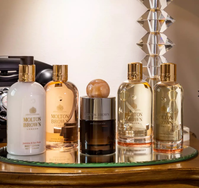 Molton Brown Jasmine & Sun Rose Lozione Corpo 300ml - Idratante e Profumata con Note Floreali e Fruttate