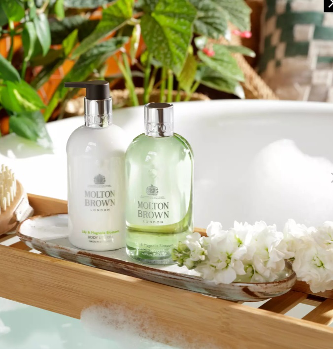 Molton Brown Lily & Magnolia Blossom Lozione Corpo 300 ml - Idratante e Profumata con Magnolia e Mughetto