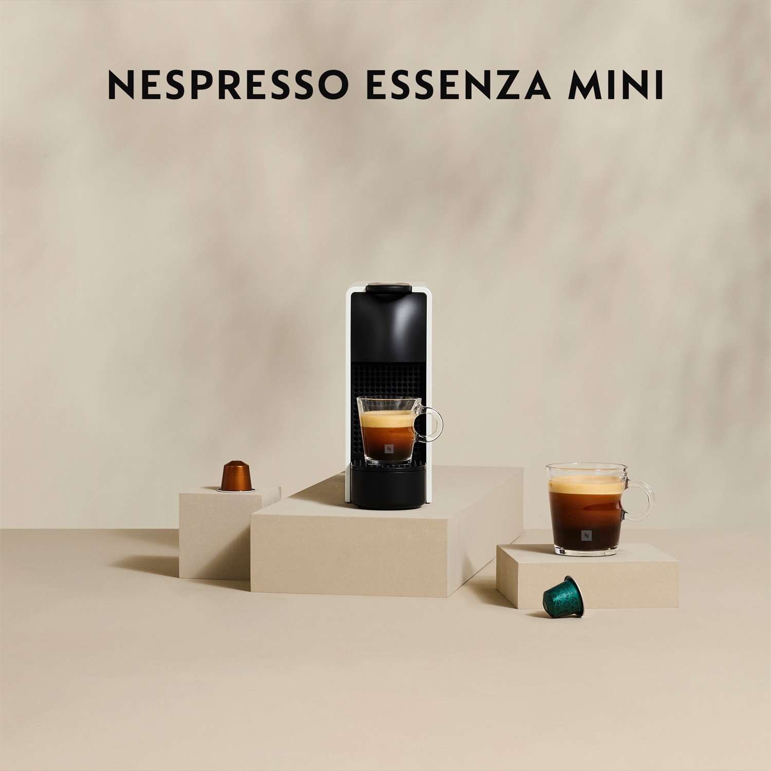 Krups XN1108 Nespresso Essenza Mini - Macchina da Caffè a Capsule, Nero, Ultra Compatta, 0.6 L, 1310 W, Pressione 19 bar