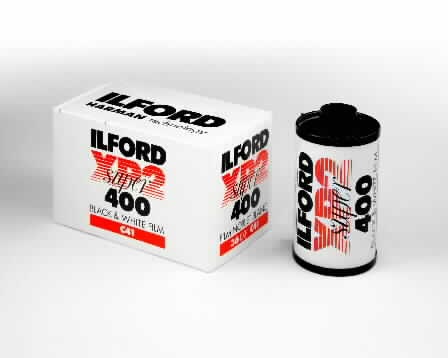 Ilford XP2 SUPER Pellicola in Bianco e Nero 135/36 - ISO 400, Sviluppo C-41, Grana Fine, Ottimo Contrasto