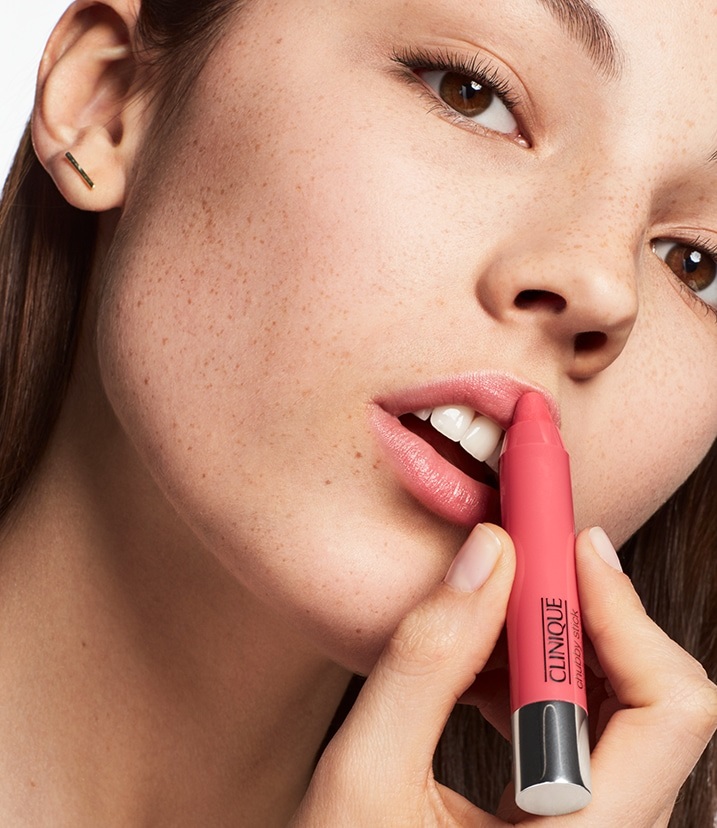 Clinique Chubby Stick Moisturizing Lip Colour Balm 08 Graped-Up 3g - Balsamo Labbra Colorato e Super-Nutriente con Mango e Burro di Karité