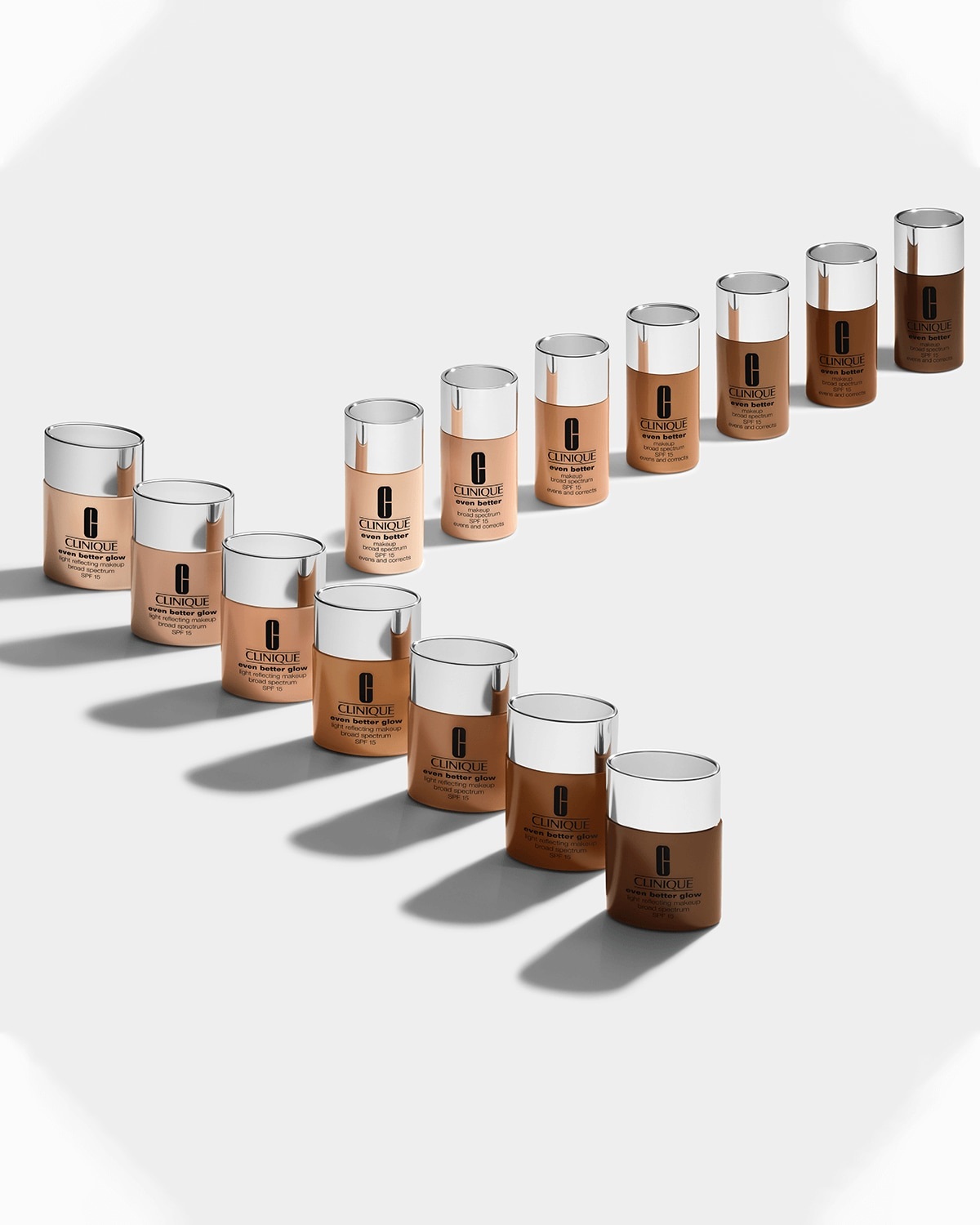 Clinique Even Better Glow Light Reflecting Makeup SPF 15, Vanilla 70 - Fondotinta Illuminante 30 ml con Copertura Leggera a Media e Effetto Luminoso