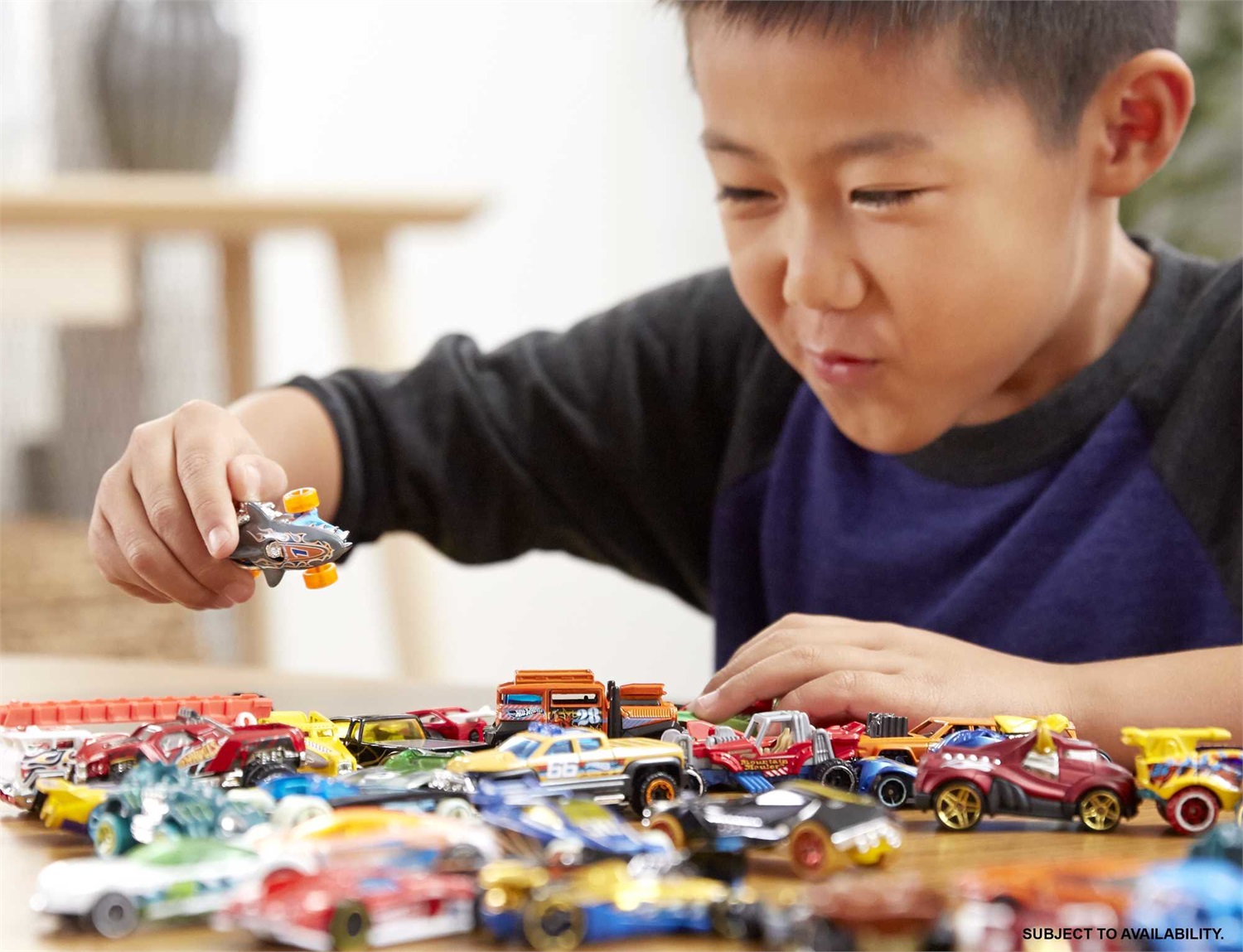 Hot Wheels H7045 Playset di Veicoli - Set di 20 Modelli Assortiti in Metallo e Plastica, Colori Multicolore, Età Consigliata 3