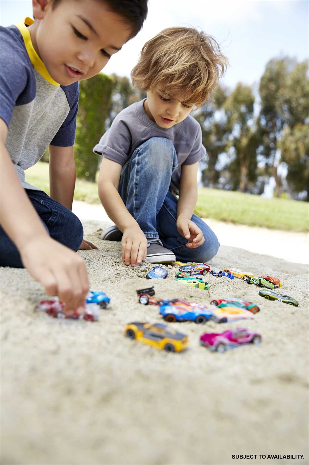 Hot Wheels H7045 Playset di Veicoli - Set di 20 Modelli Assortiti in Metallo e Plastica, Colori Multicolore, Età Consigliata 3