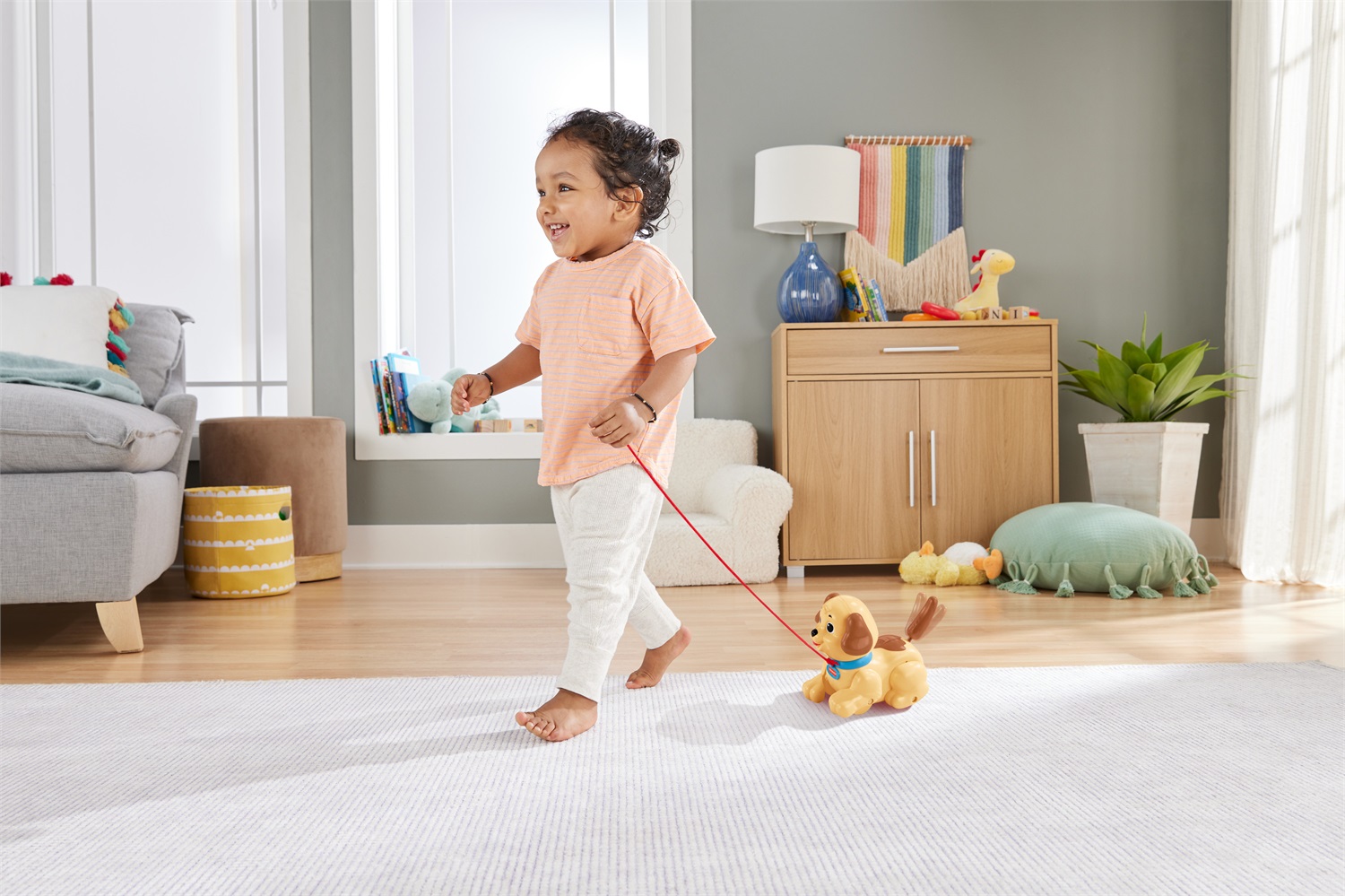 Fisher-Price H9447 Piccolo Snoopy - Cagnolino da Trainare per Bambini 12m con Funzioni Interattive