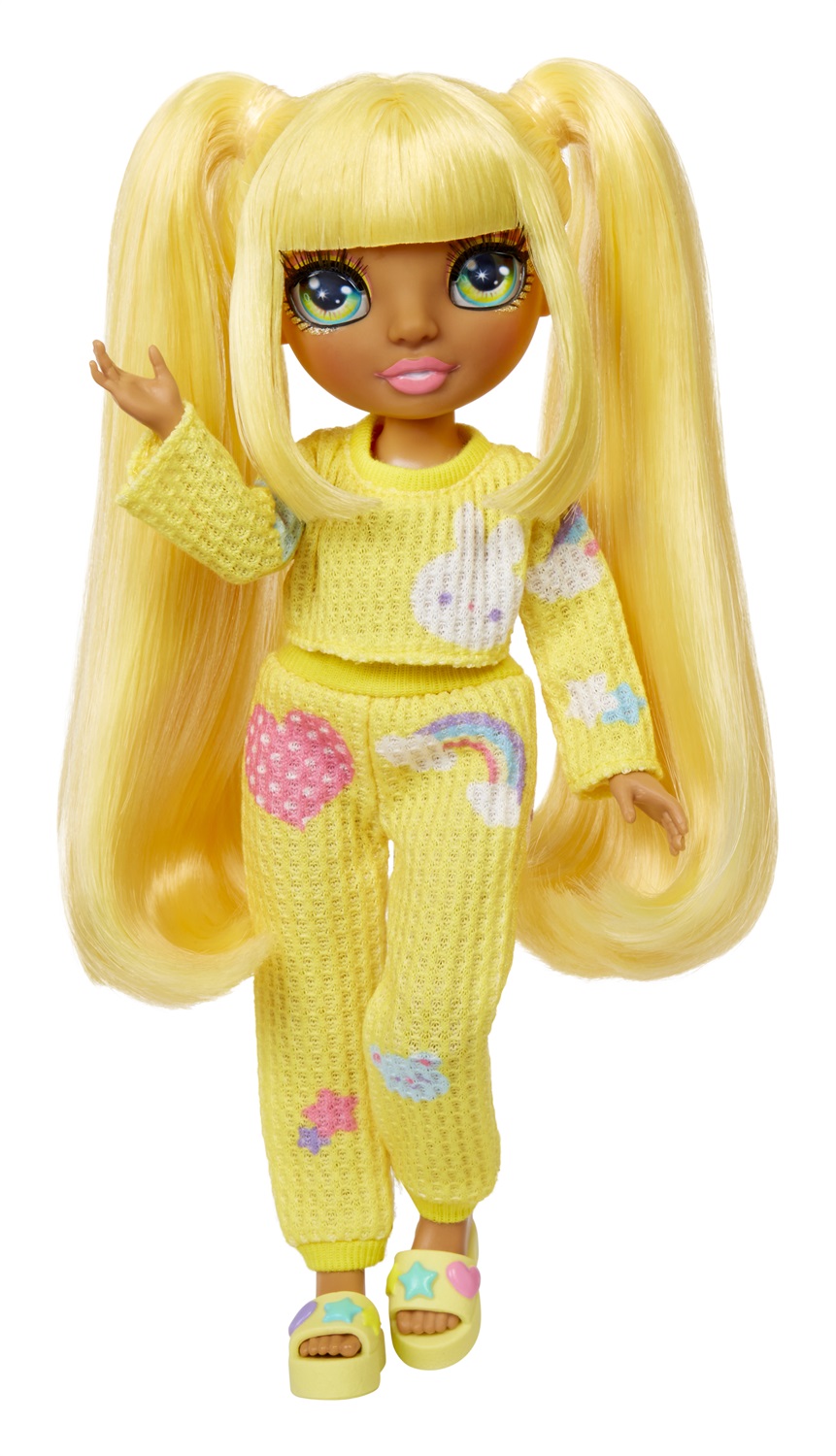 MGA Rainbow High Junior High PJ Party Fashion Doll - Sunny (Giallo) con Pigiama Due Pezzi, Pantofole e Accessori Musicali