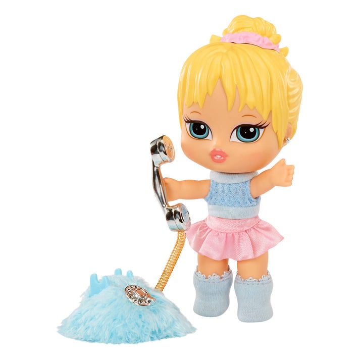 MGA Entertainment - Bratz Babyz Cloe Bambola da Collezione con Abbigliamento alla Moda e Collana Portachiavi