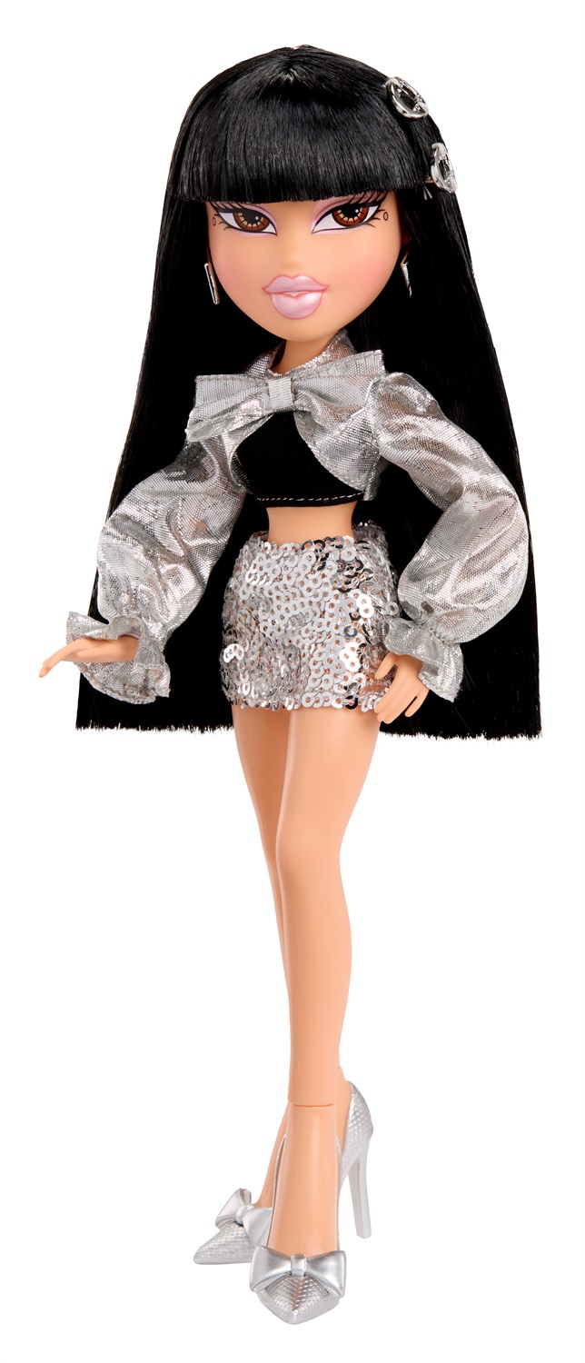 Bratz Charmz Doll - Jade, Bambola alla moda con braccialetto collezionabile e abbigliamento trendy