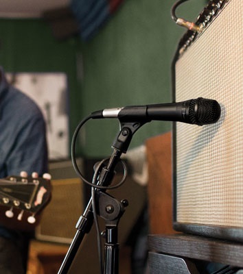 Shure PGA57 Microfono Dinamico Cardioide per Strumenti Acustici e Amplificatori con Cavo XLR