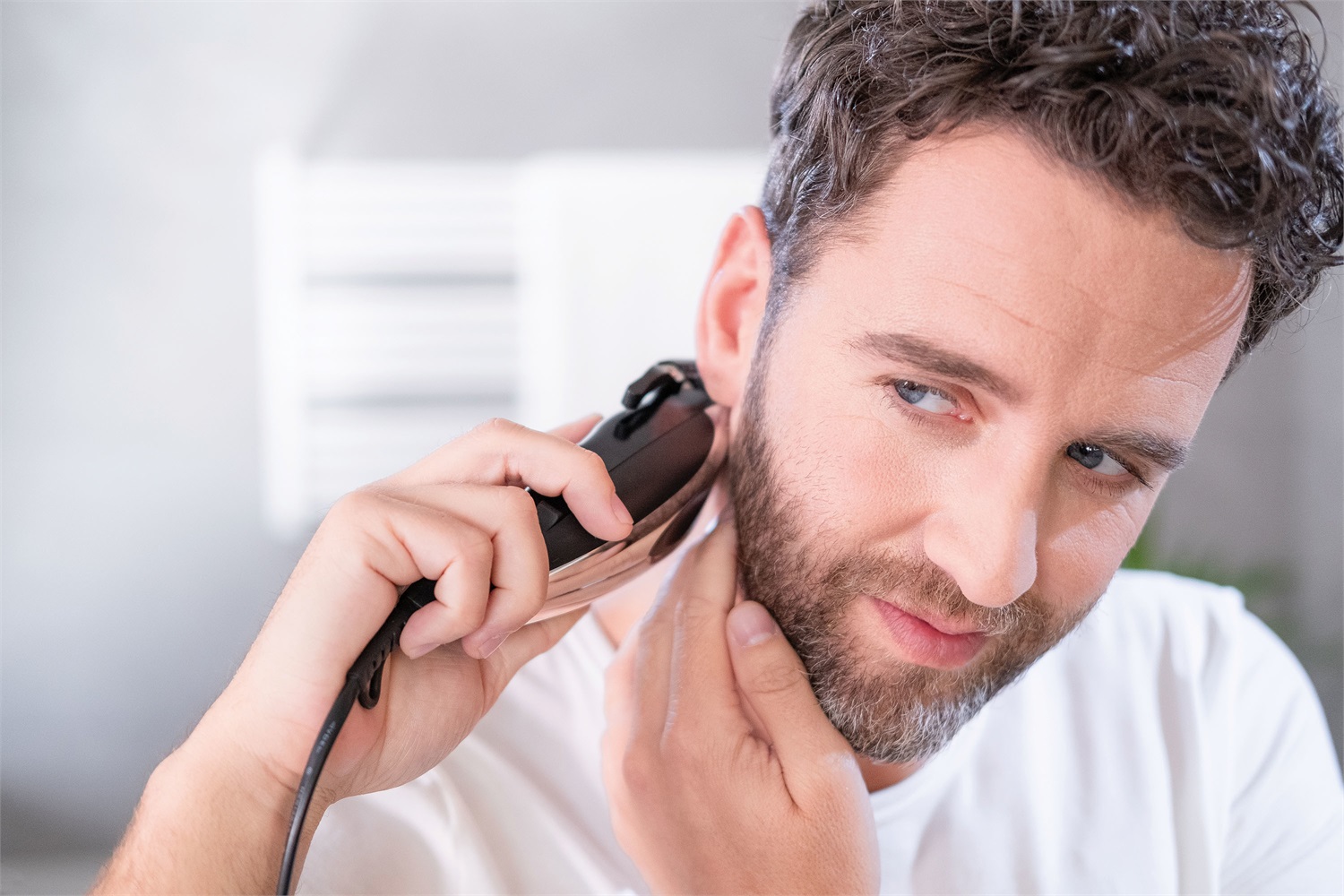 Wahl Home Pro Kit Completo per il Taglio dei Capelli - Tagliacapelli a Filo per Uomo con Lame Autoaffilanti