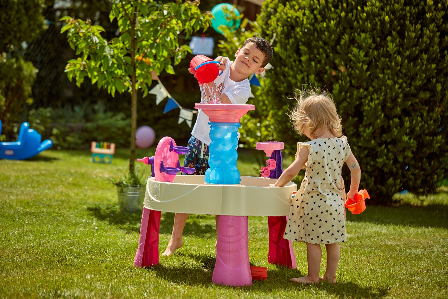 Little Tikes Spiralin' Seas Tavolino con Parco Acquatico Rosa - Gioco d'acqua per 2 bambini