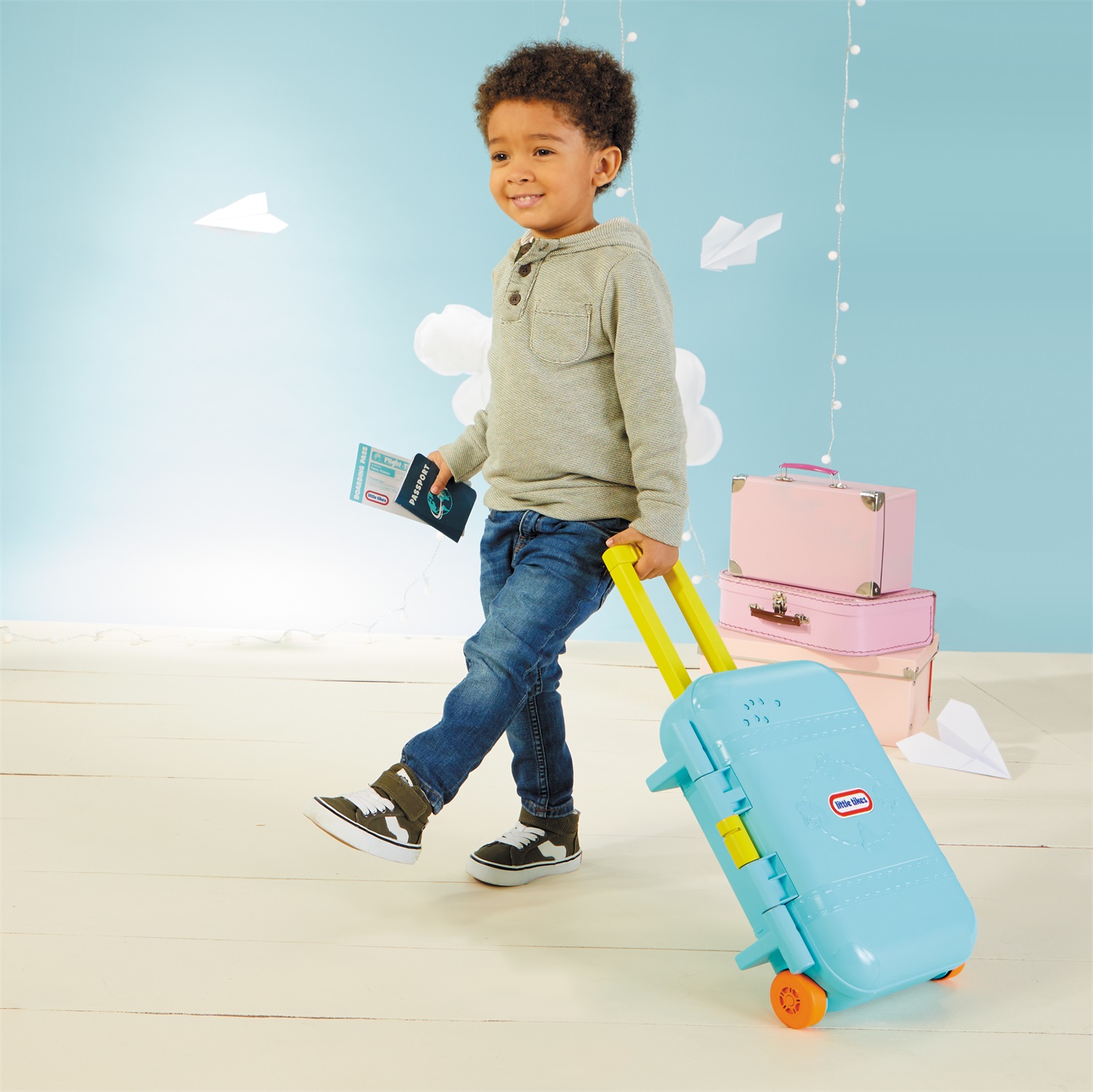 Little Tikes Valigetta Apprendimento Learn & Play - Giocattolo interattivo con mappe, passaporto e schermo LCD per bambini dai 2 anni