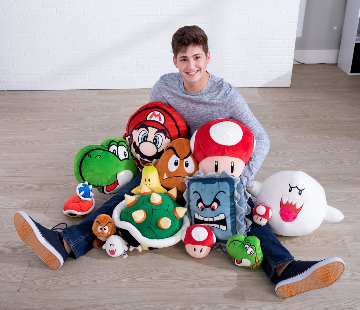 TOMY Peluche Testa di Yoshi - Cuscino Morbido in Peluche Vellutato (36 x 33 cm)