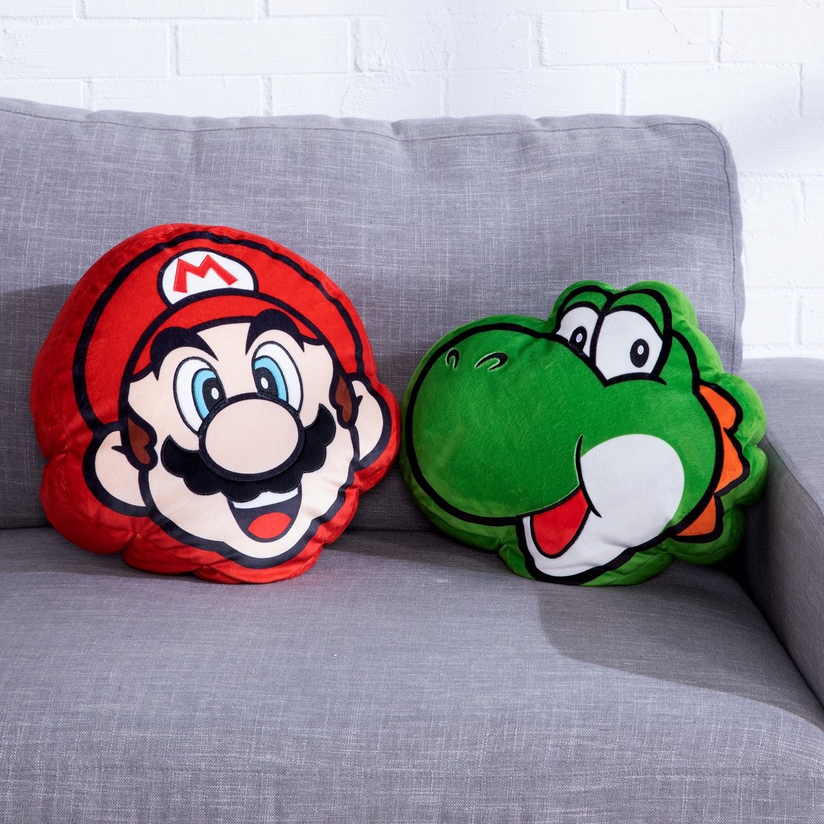 TOMY Peluche Testa di Yoshi - Cuscino Morbido in Peluche Vellutato (36 x 33 cm)