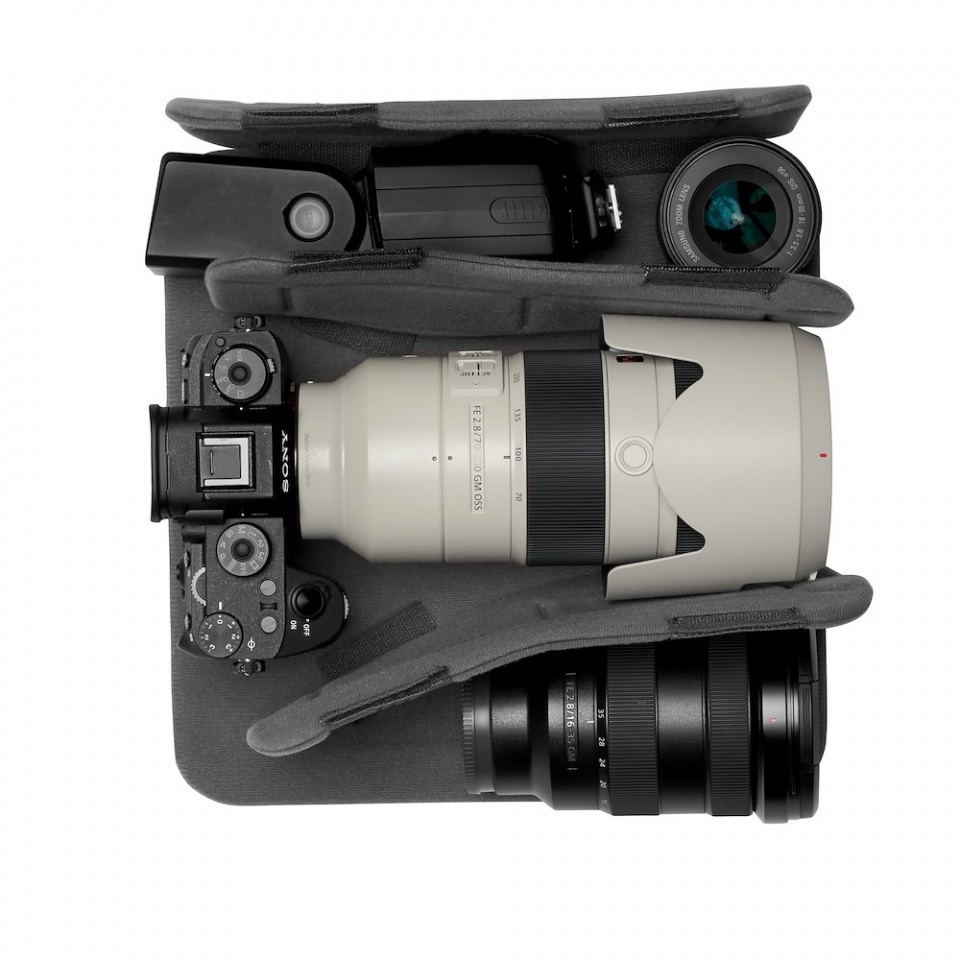 Lowepro ProTactic BP 300 AW II Zaino Fotografico Nero per Mirrorless e Reflex con Divisori QuickShelf e Spazio per Attrezzatura ed Effetti Personali