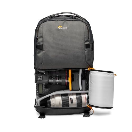 Lowepro Fastpack BP 250 AW III Zaino Fotografico Grigio per Fotocamera Mirrorless e DSLR con Sistema QuickDoor Access e Tasca per Laptop da 13
