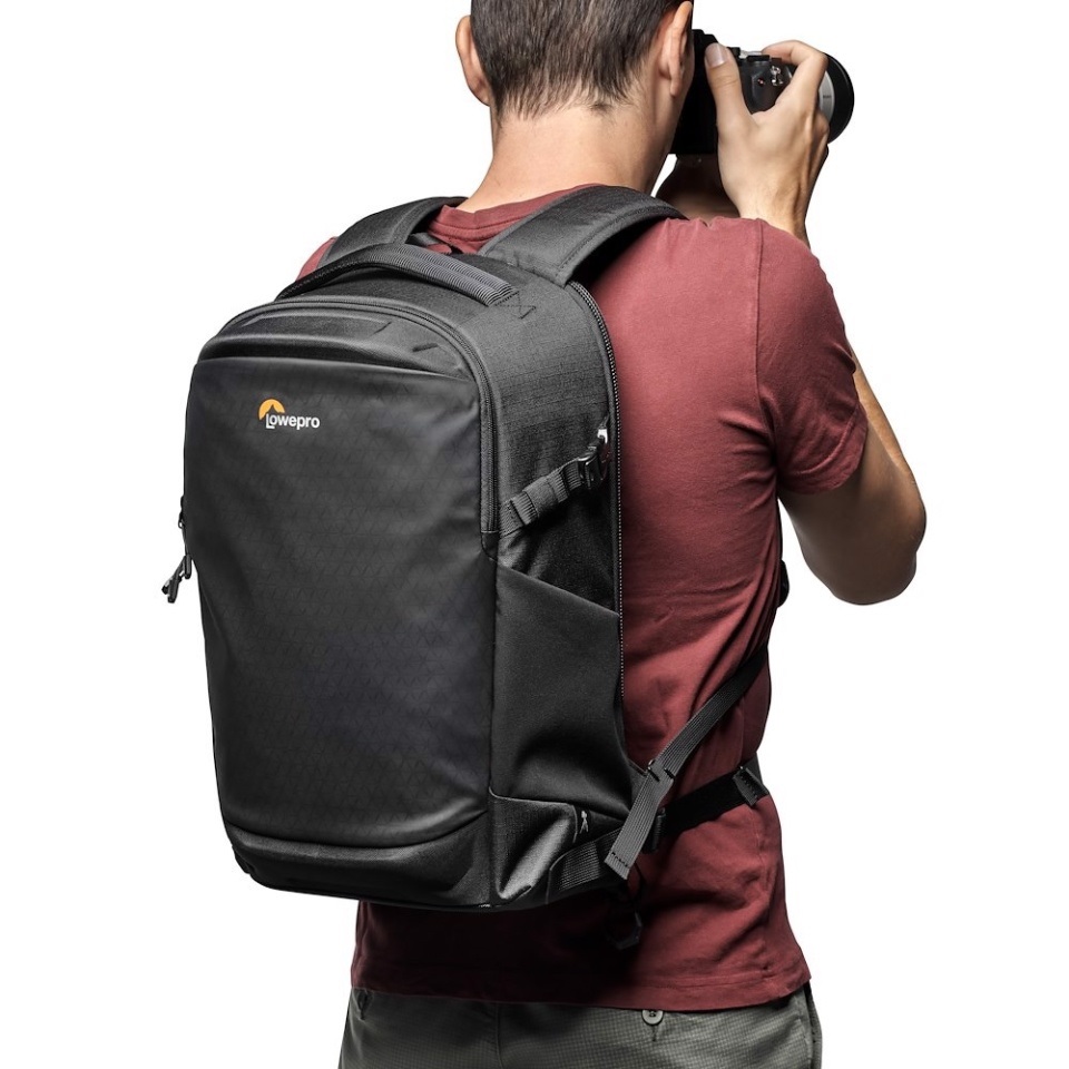 Lowepro Flipside BP 300 AW III Zaino Fotografico Nero per Fotocamere Mirrorless e DSLR con Doppio Accesso, Protezione Rinforzata e Spazio per Laptop