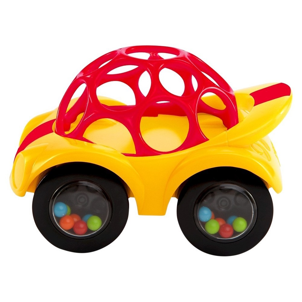 Bright Starts Oball Car 81510 - Giocattolo educativo con fori flessibili e effetto sonaglio, 1 pezzo, Colori assortiti