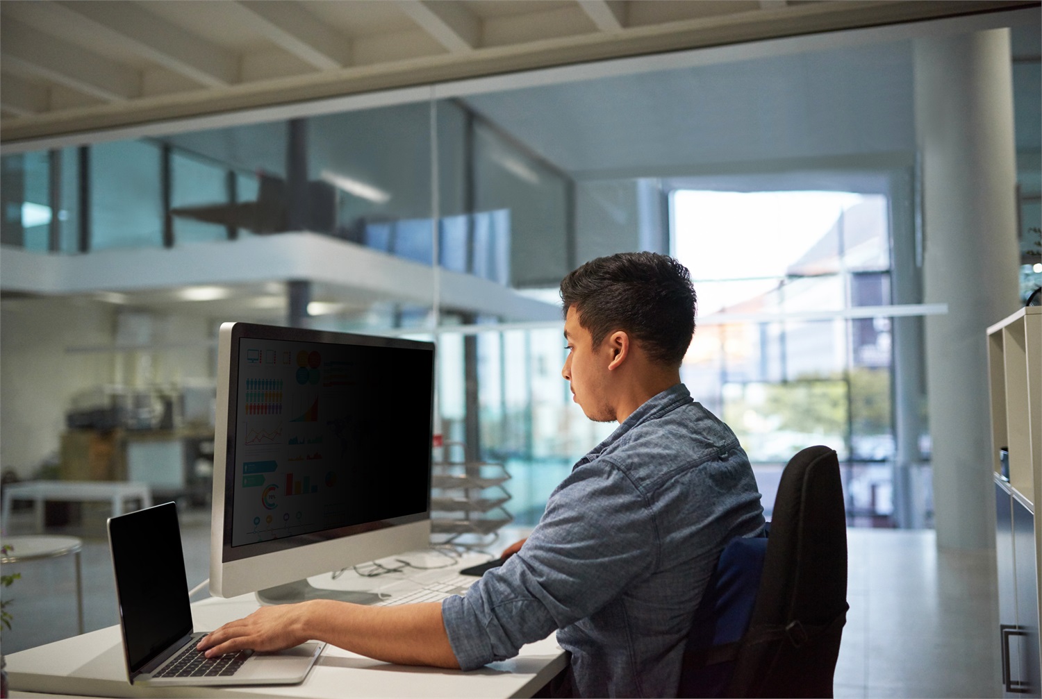 3M Filtro Privacy per Monitor 21.5 pol con Attacco Magnetico COMPLY™, 16:9, Filtro Antiriflesso e Rimovibile, PF215W9EM