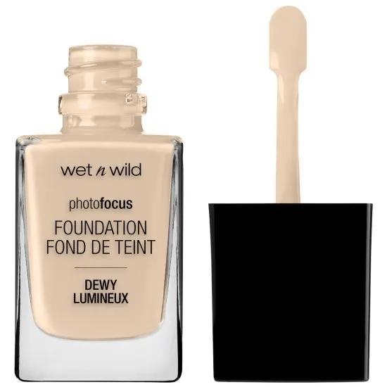 Wet n Wild Photo Focus Foundation Dewy 28 ml - Fondotinta Illuminante Alta Coprenza, Idratante per Pelli Normali e Secche, Tonalità Nude Ivory