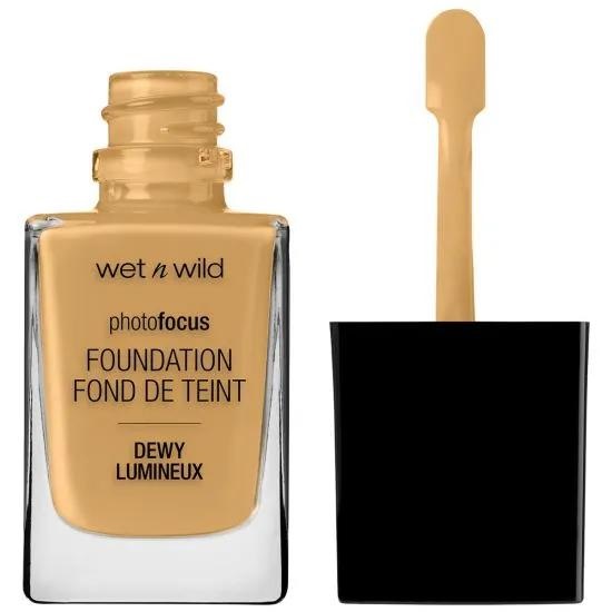 Wet n Wild Photo Focus Foundation DEWY 30 ml - Fondotinta Idratante Illuminante Desert Beige per Pelli Normali a Secche