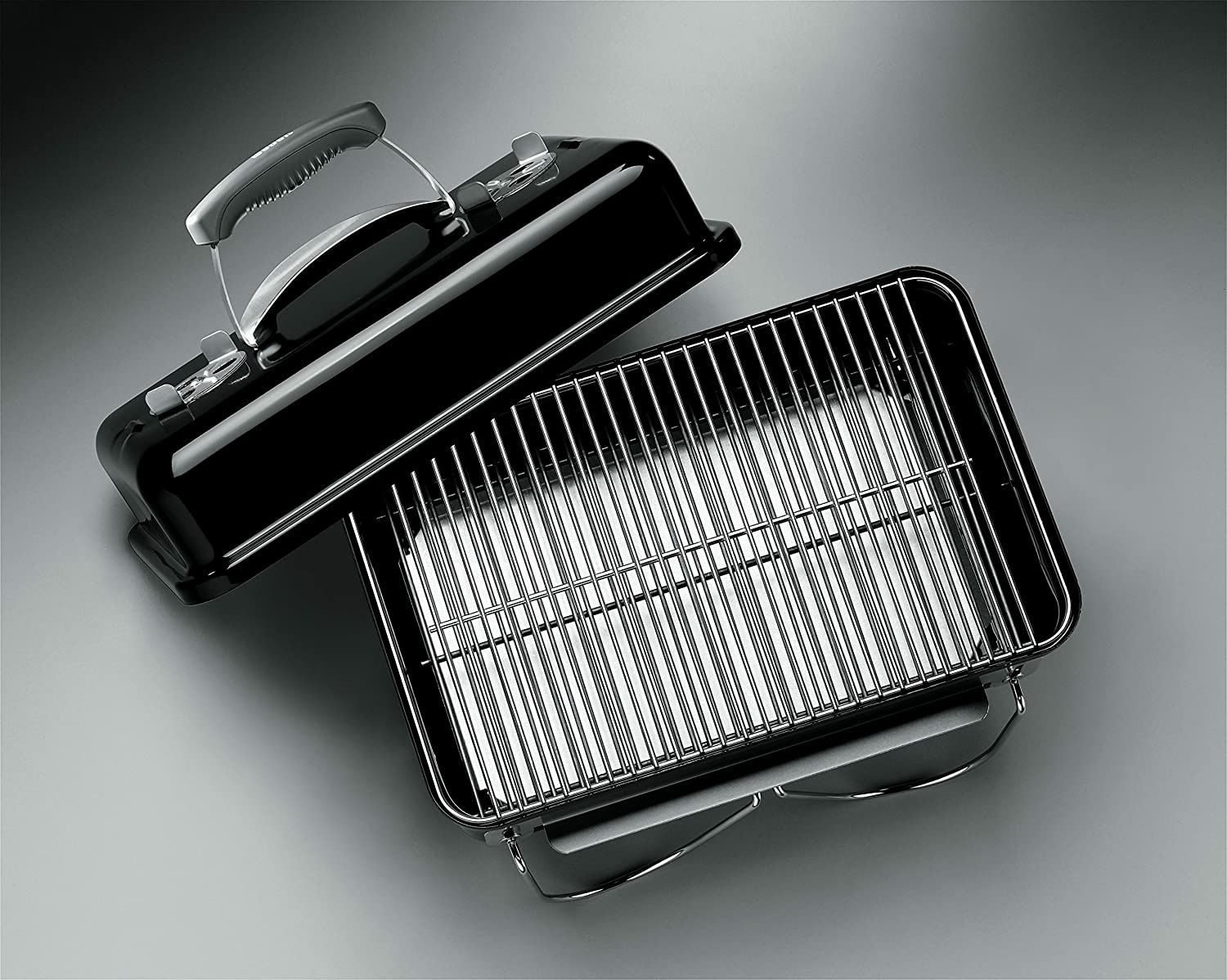 Weber Go-Anywhere Barbecue a Carbone Portatile - Area di Cottura 42x26 cm, Coperchio e Ciotola Smaltati, Piedini Pieghevoli, Maniglie in Nylon Rinforzato
