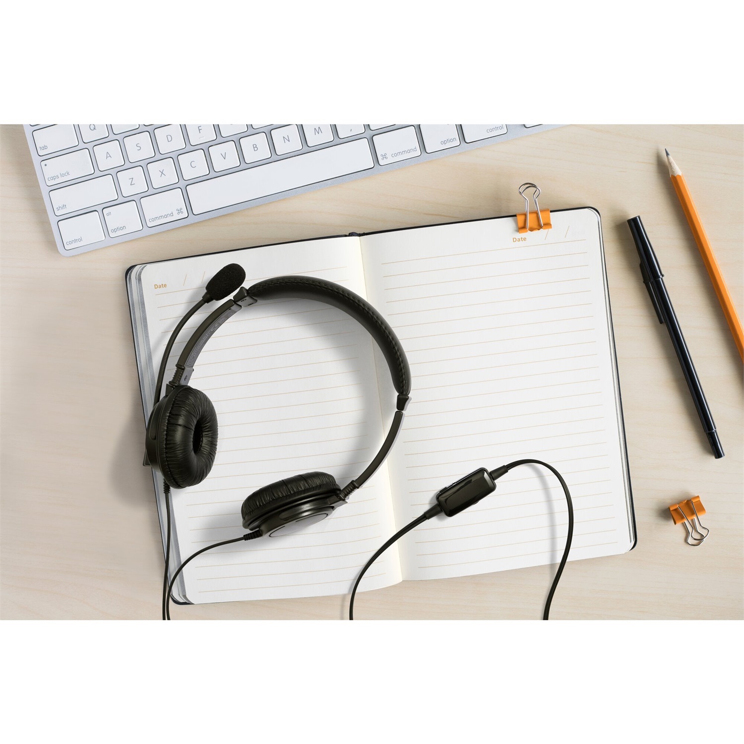 Kensington Cuffie Hi-Fi USB-A con Microfono, Controllo del Volume, Driver da 40 mm, Archetto Imbottito e Cancellazione del Rumore - Nero