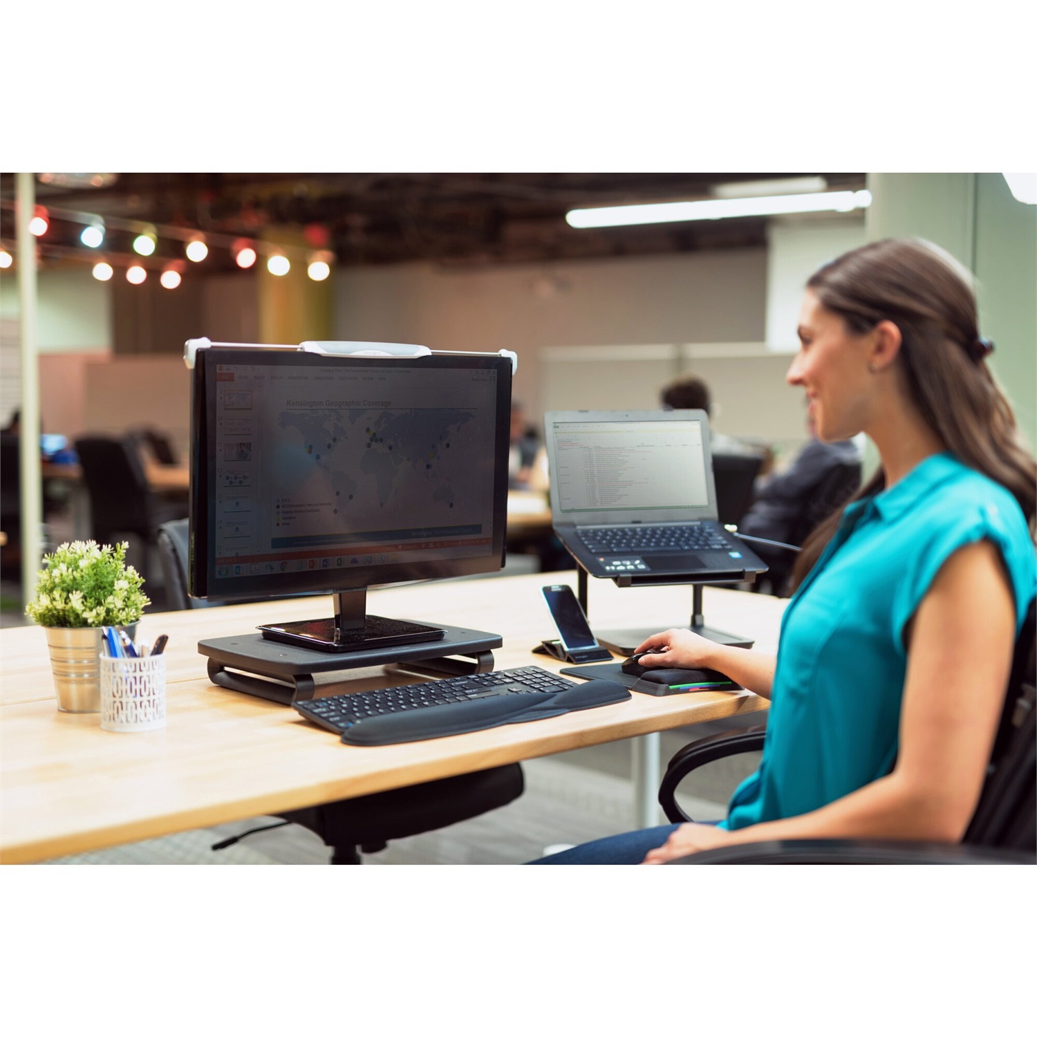 Kensington Supporto Monitor SmartFit® Plus - Nero, Regolazione Altezza, Capacità Fino a 36,2 kg, Schermi Fino a 24