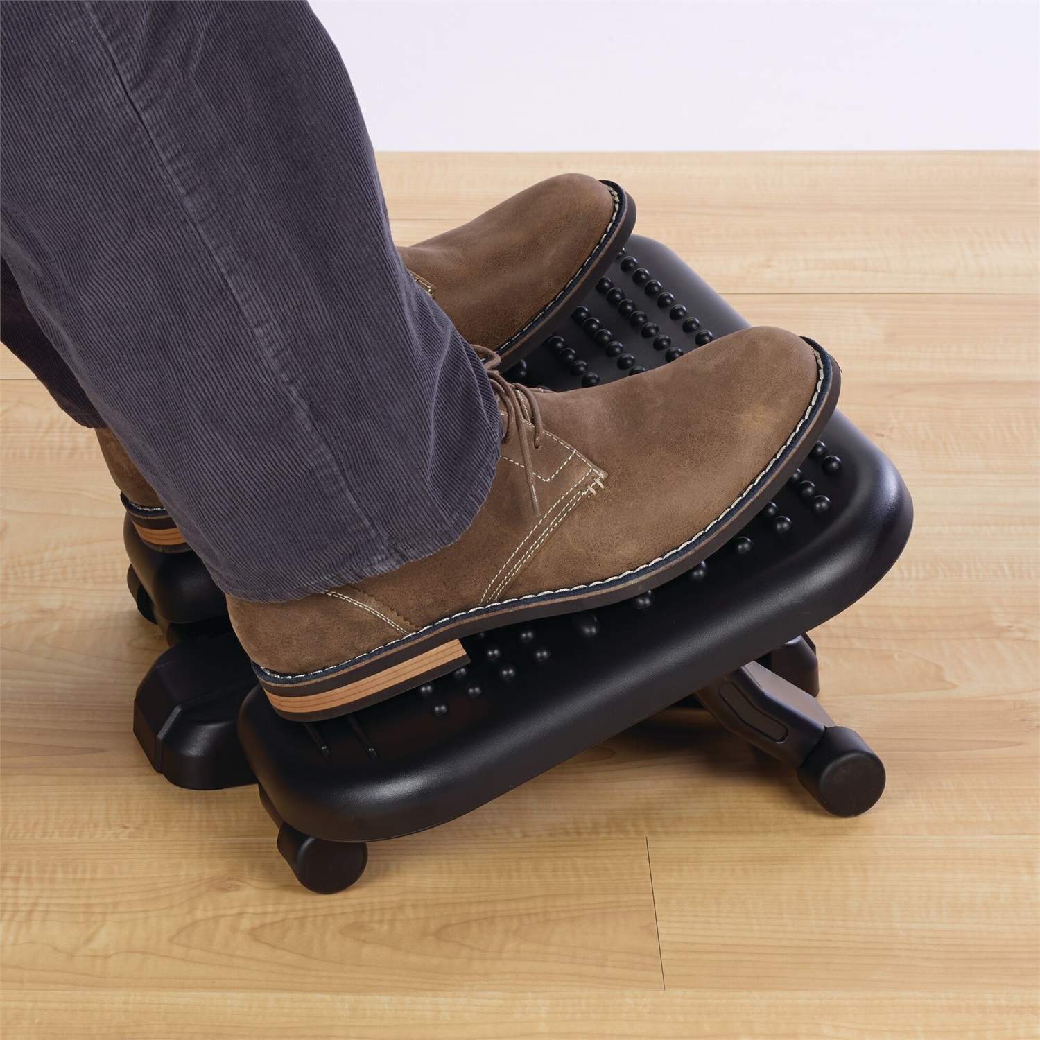 Kensington Poggiapiedi SoleMassage Regolabile - 5 Altezze, Inclinazione 30°, Superficie Stimolante, Meccanismo Oscillante, Nero