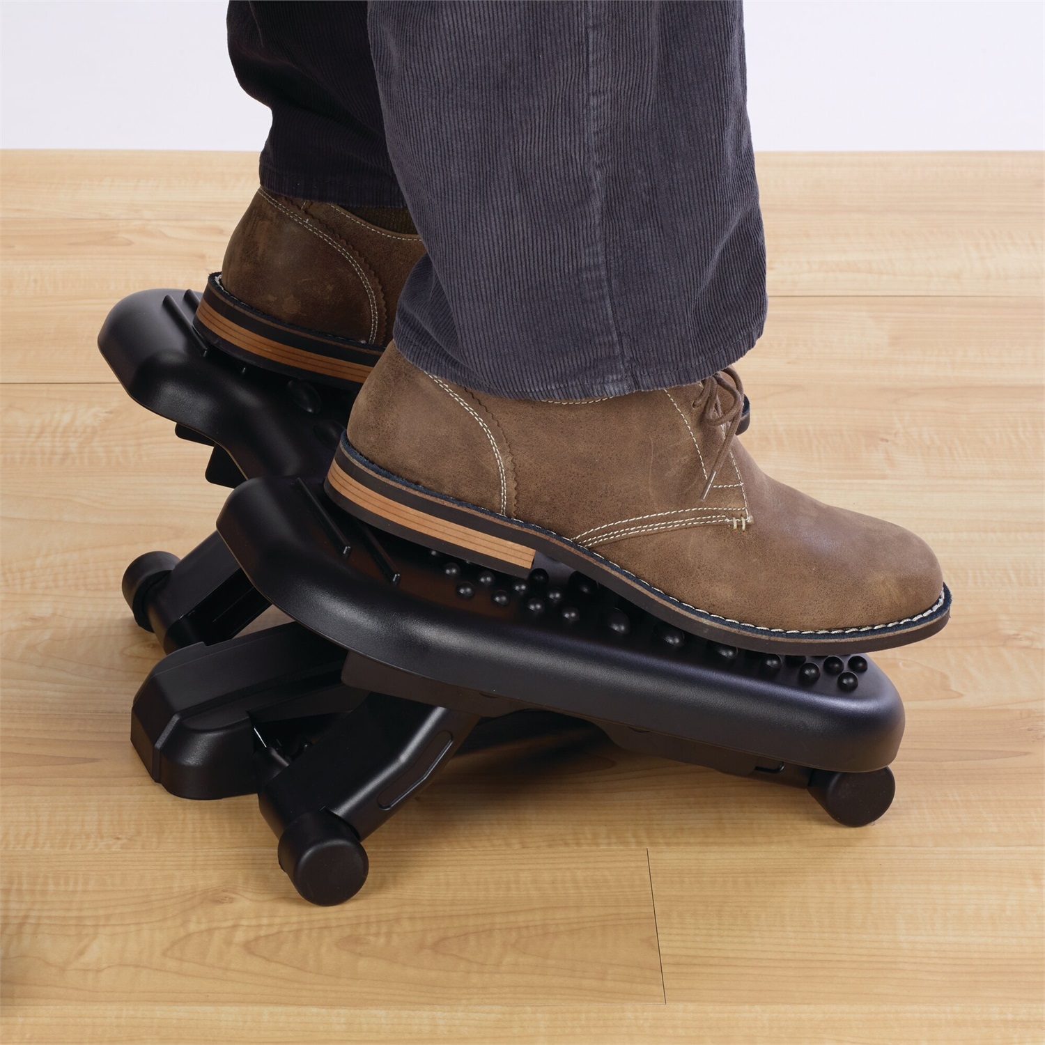 Kensington Poggiapiedi SoleMassage Regolabile - 5 Altezze, Inclinazione 30°, Superficie Stimolante, Meccanismo Oscillante, Nero