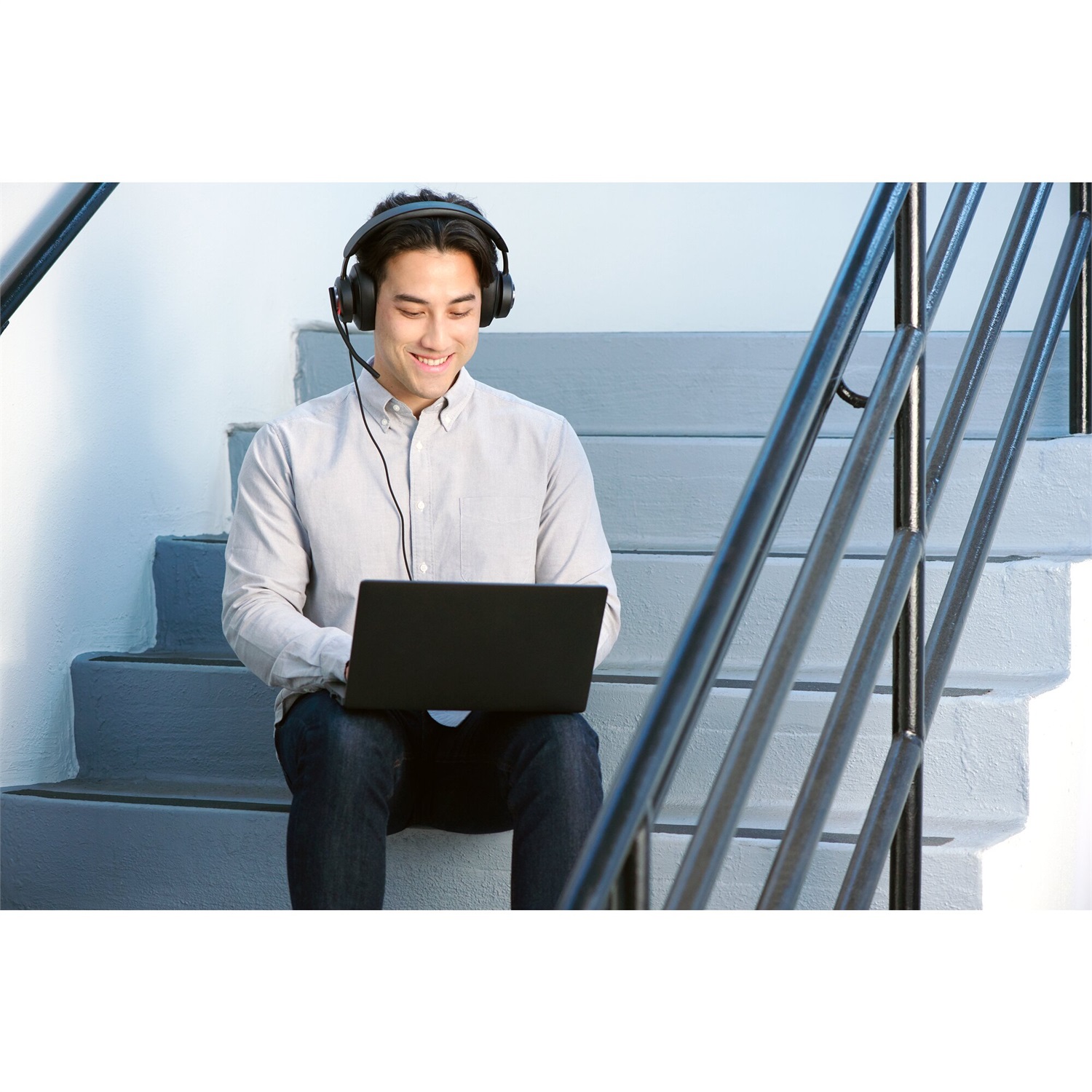 Kensington H2000 Cuffie Over-Ear USB-C con Microfono, Plug & Play, Cancellazione del Rumore Passiva, Compatibili con Windows e Mac, Cavo da 1,8 m, Nero