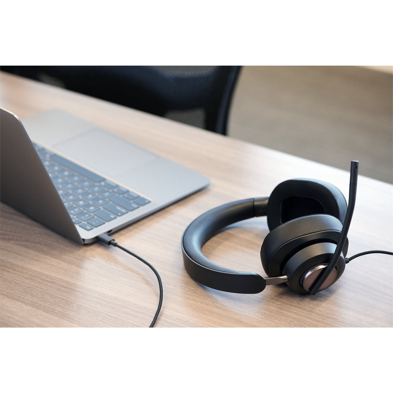 Kensington H2000 Cuffie Over-Ear USB-C con Microfono, Plug & Play, Cancellazione del Rumore Passiva, Compatibili con Windows e Mac, Cavo da 1,8 m, Nero