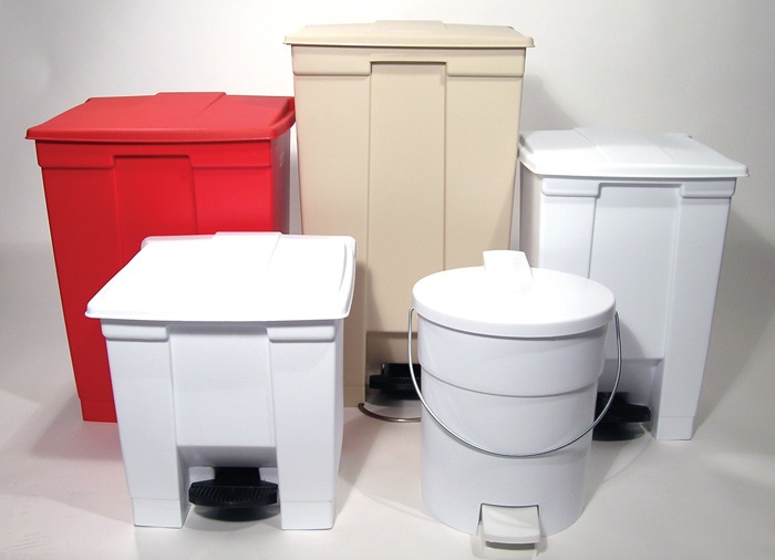 Rubbermaid Pattumiera a Pedale Step-On 87 Litri in Polietilene Rosso - Contenitore Robusto e Facile da Pulire