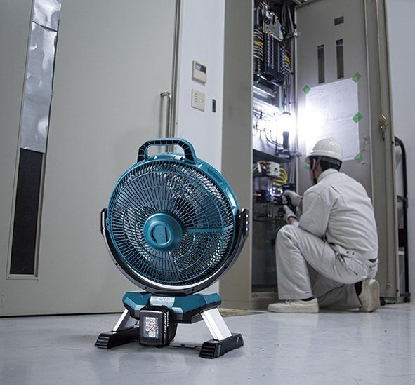 Makita DCF301Z Ventilatore a Batteria 330 mm - Funzionamento Silenzioso, 3 Velocità e Oscillazione