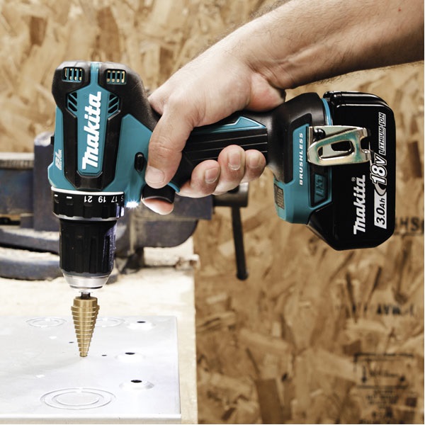 Makita DDF485ZJ Trapano Avvitatore a Batteria 18V LXT - 1900 Giri/min, 50 Nm, 1,7 kg, con Illuminazione LED, in MAKPAC