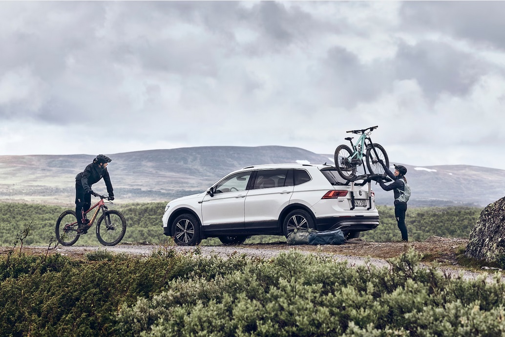 Thule OutWay Platform Portabiciclette per 2 Biciclette, Alluminio, Nero, Design Rialzato per Visibilità Ottimale