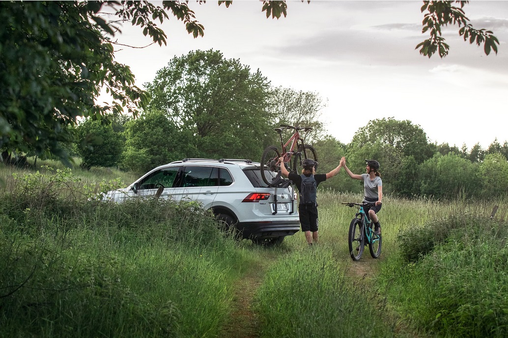 Thule OutWay Platform Portabiciclette per 2 Biciclette, Alluminio, Nero, Design Rialzato per Visibilità Ottimale