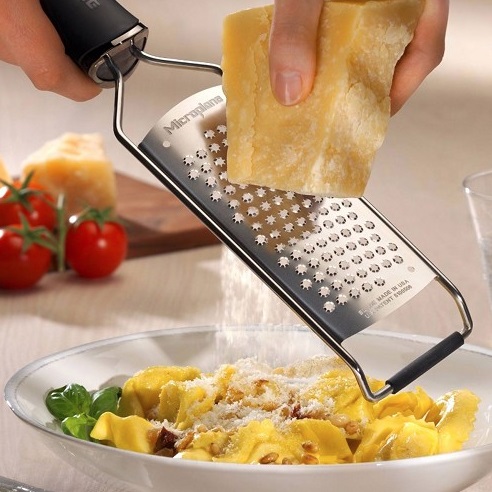 Microplane Grattugia Gourmet Lama a Stella in Acciaio Inossidabile 31,2 cm - Ideale per Formaggio a Pasta Dura, Agrumi, Cioccolato, Zenzero e Noce Moscata