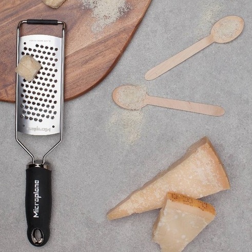 Microplane Grattugia Gourmet Lama a Stella in Acciaio Inossidabile 31,2 cm - Ideale per Formaggio a Pasta Dura, Agrumi, Cioccolato, Zenzero e Noce Moscata