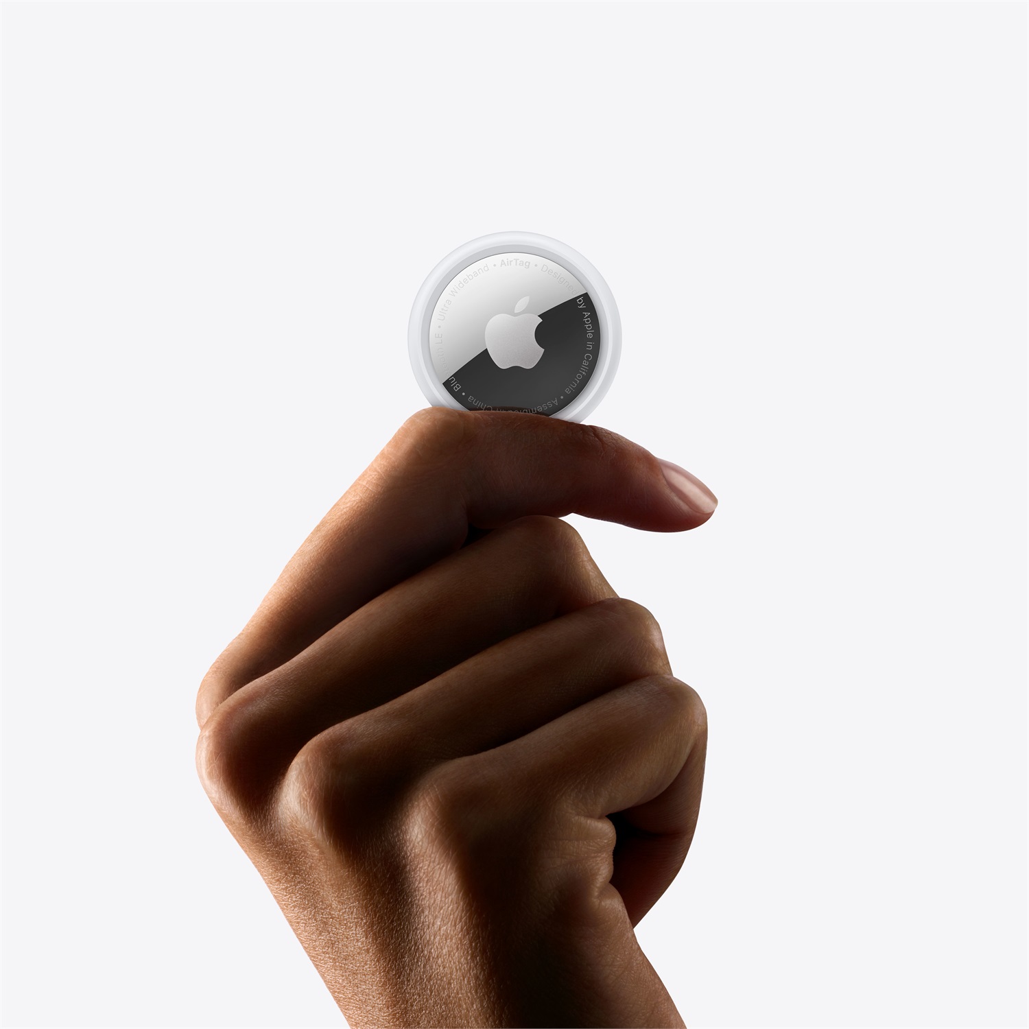 Apple AirTag - Localizzatore Bluetooth Argento e Bianco, IP67, con Altoparlante Integrato, Compatibile con iOS 14.5