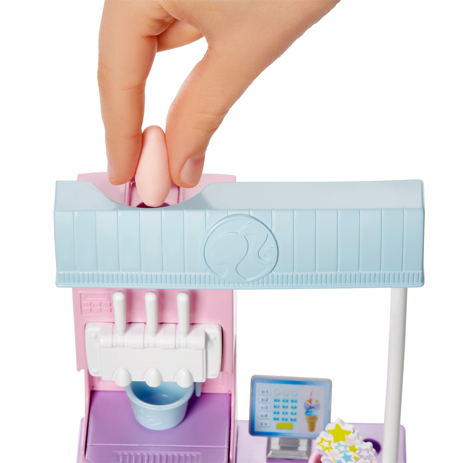 Barbie Playset Gelateria con Bambola, Macchina per Gelato, Accessori e 2 Tipi di Pasta Modellabile - Giocattolo per Bambini 4 Anni, HCN46