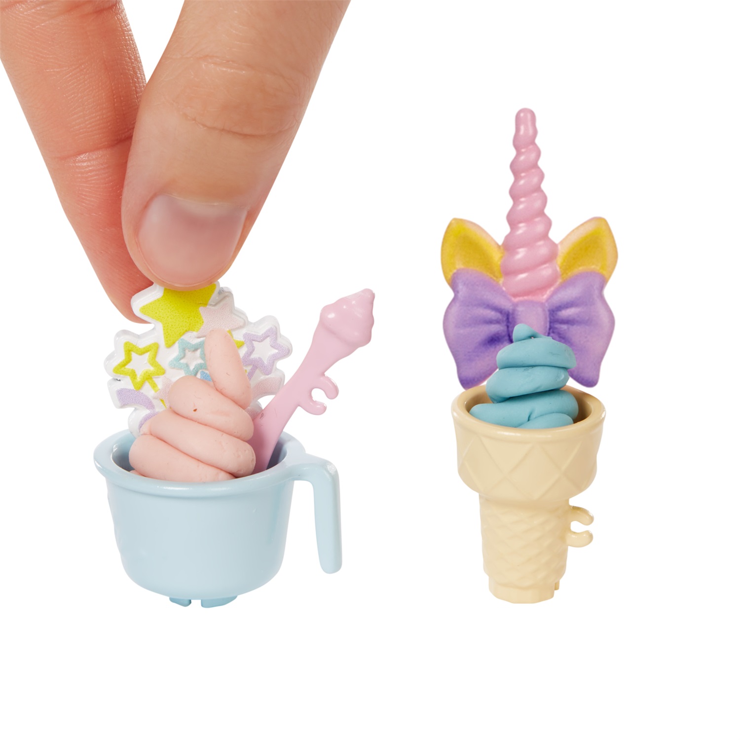 Barbie Playset Gelateria con Bambola, Macchina per Gelato, Accessori e 2 Tipi di Pasta Modellabile - Giocattolo per Bambini 4 Anni, HCN46