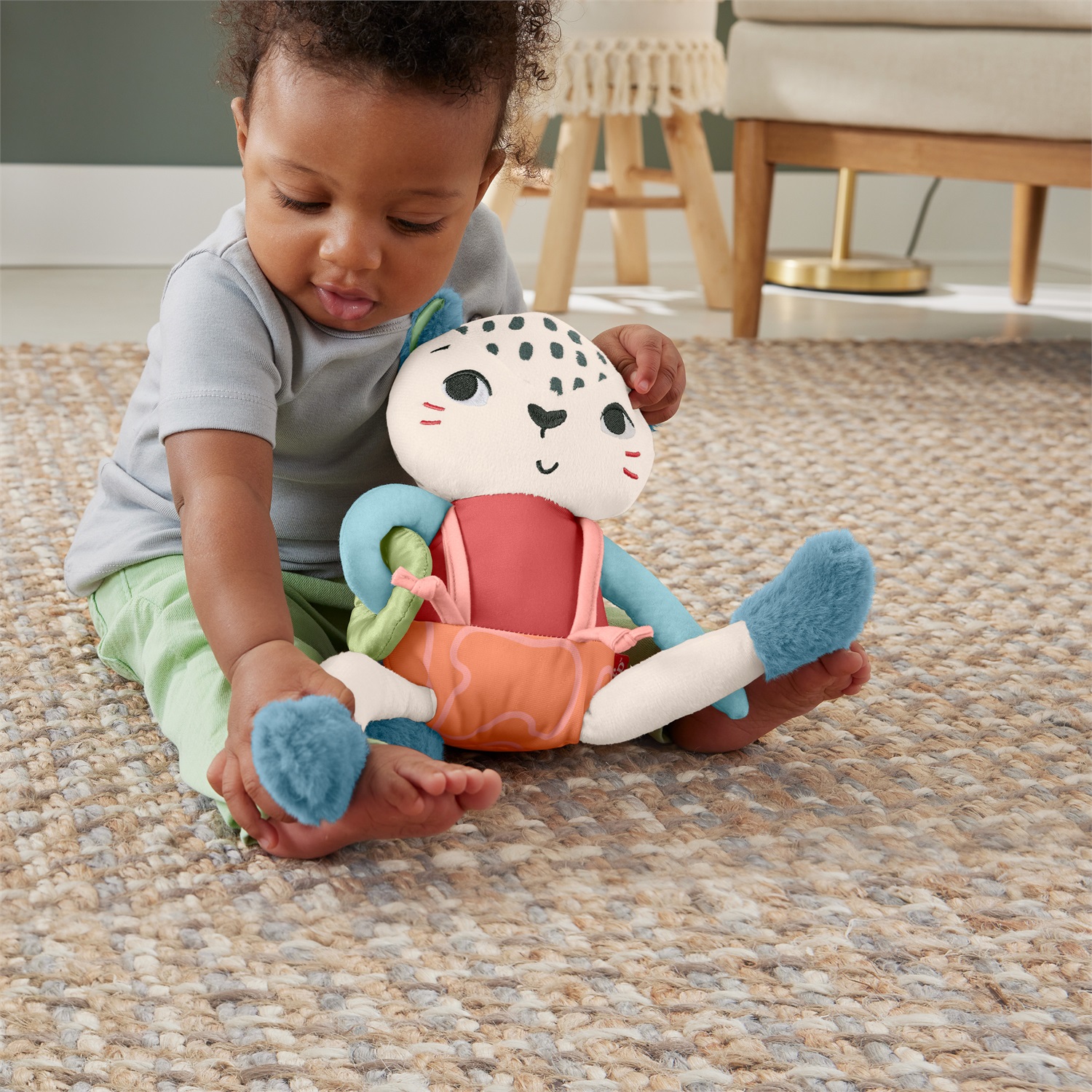 Fisher-Price Amici del Pianeta - Leopardino Scopri e Gioca, Morbido Peluche in Tessuto con Stivaletti, Realizzato con il 95% di Plastica Riciclata, 3 Mesi
