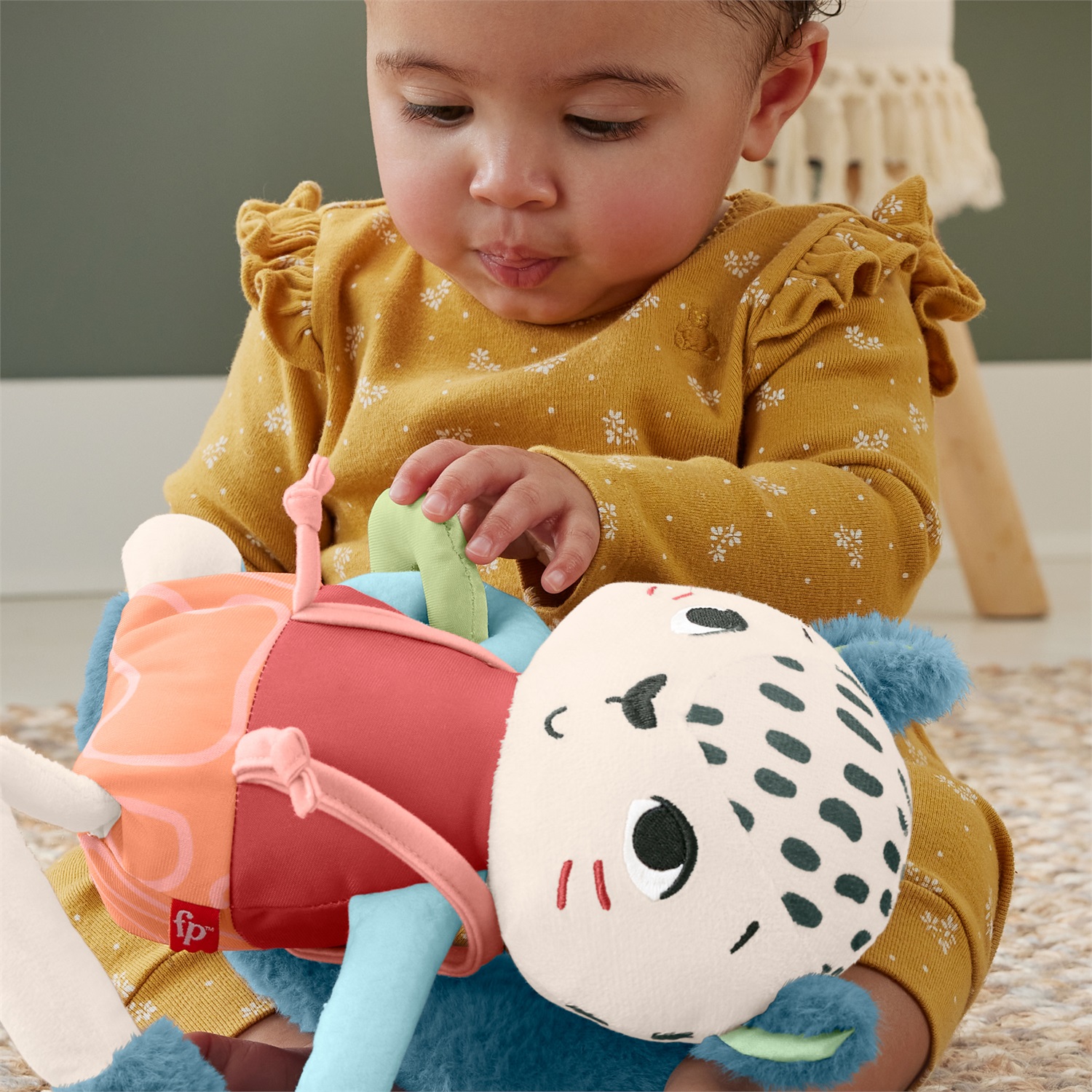Fisher-Price Amici del Pianeta - Leopardino Scopri e Gioca, Morbido Peluche in Tessuto con Stivaletti, Realizzato con il 95% di Plastica Riciclata, 3 Mesi