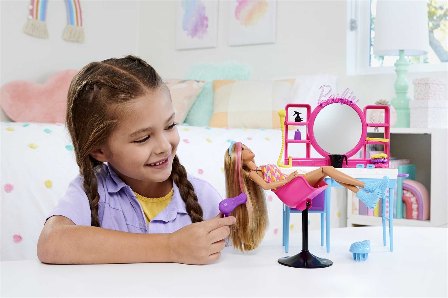 Mattel Barbie Salone di Bellezza - Playset Super Chioma con Bambola dai Capelli Lunghi Cambia-Colore e 15 Accessori