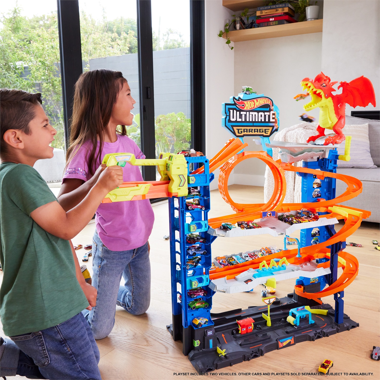 Hot Wheels Mega Garage HKX48 - Playset con 4 Livelli, Drago Divora Auto, 2 Macchinine Die-Cast e Box per 50 Veicoli, 4 Anni