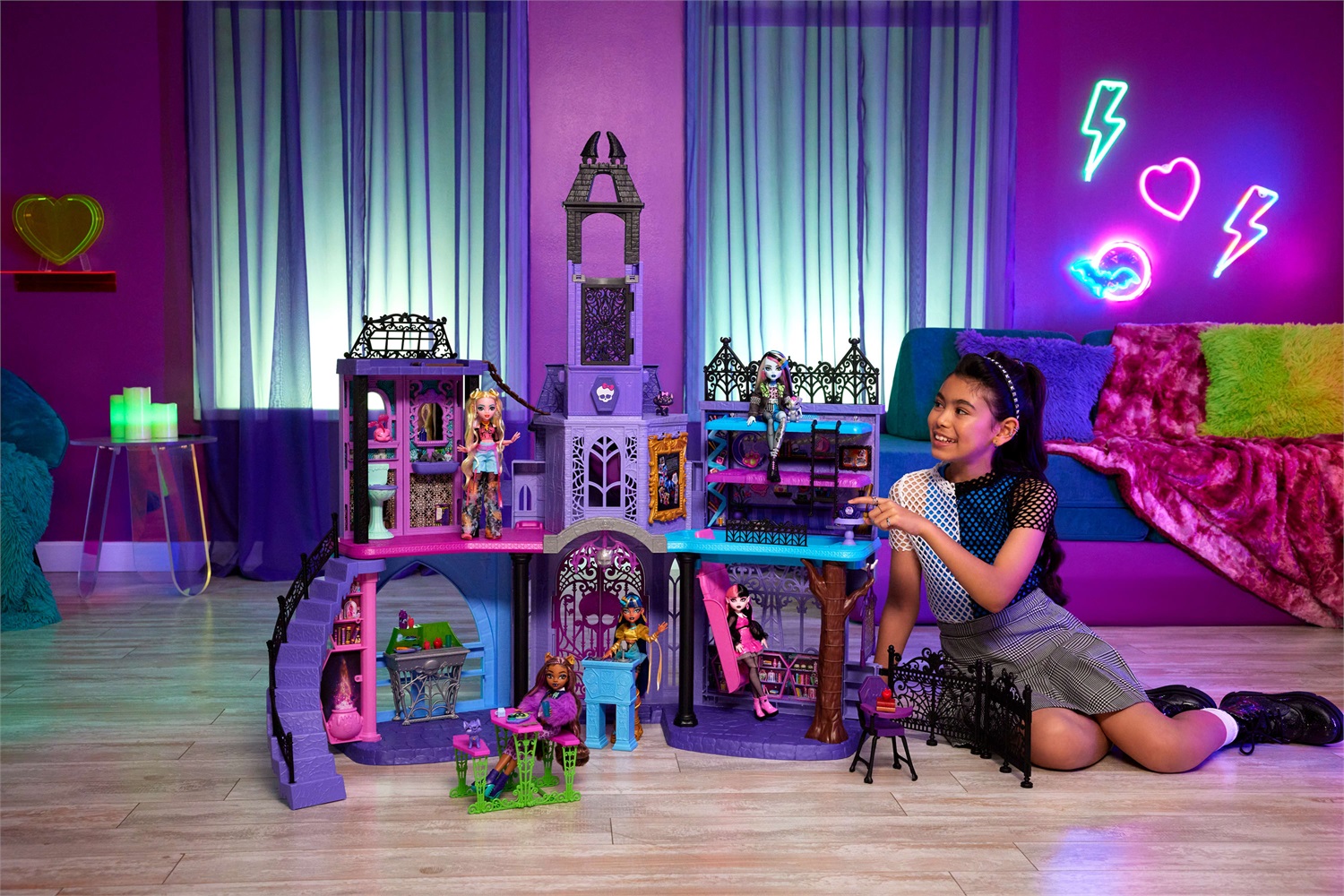 Monster High HLP88 Scuola Infestata - Playset Casa delle Bambole con 7 Aree di Gioco e 35 Accessori