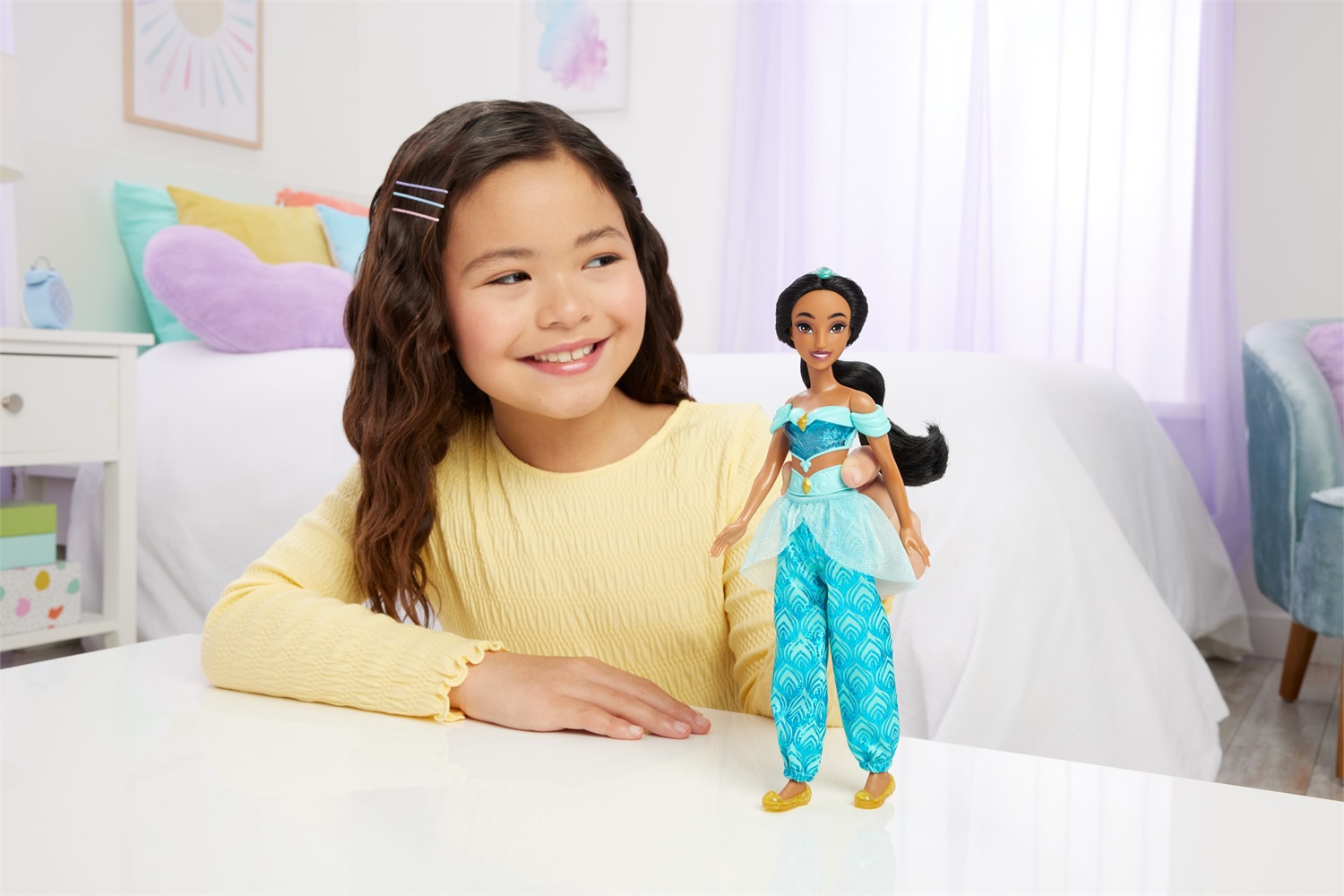 Mattel Disney Princess HLW12 Bambola Jasmine con Accessori Scintillanti - Giocattolo per Bambini 3 Anni