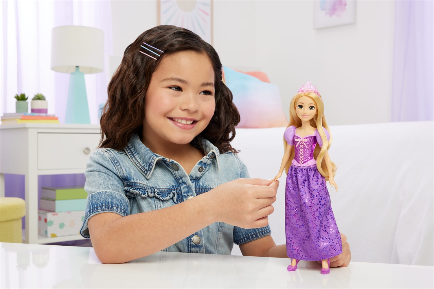 Mattel Disney Princess Rapunzel - Bambola snodata vestita alla moda con accessori scintillanti, ispirata al film 'Rapunzel - L'Intreccio della Torre', 3 Anni, HLW03